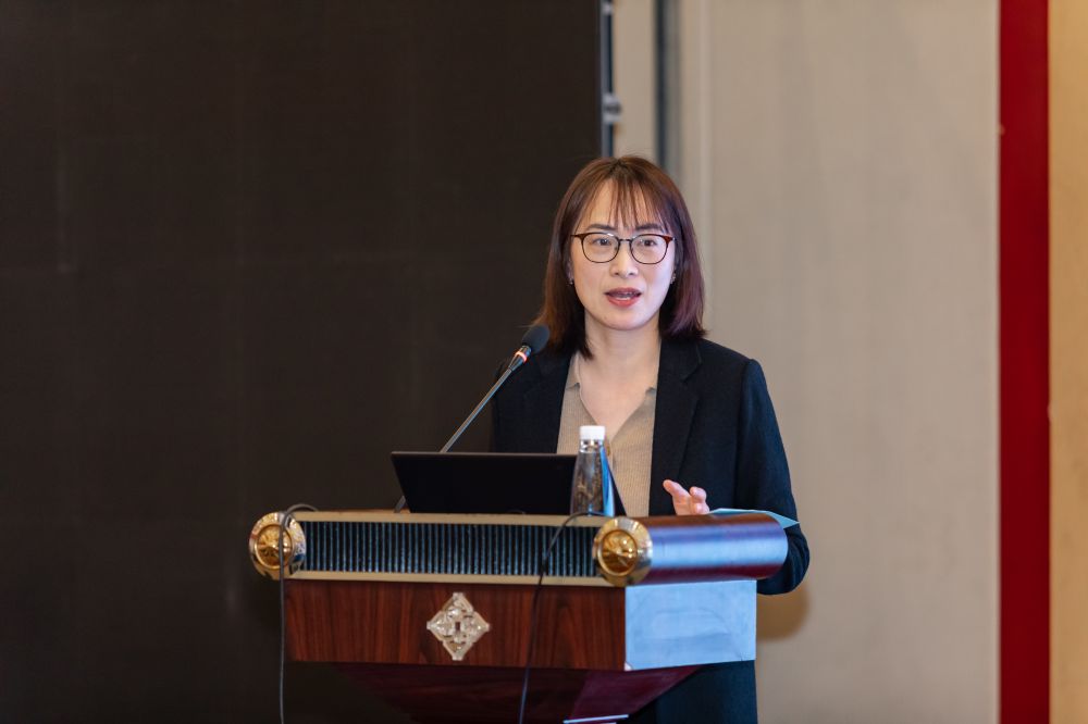 周莹2.jpg