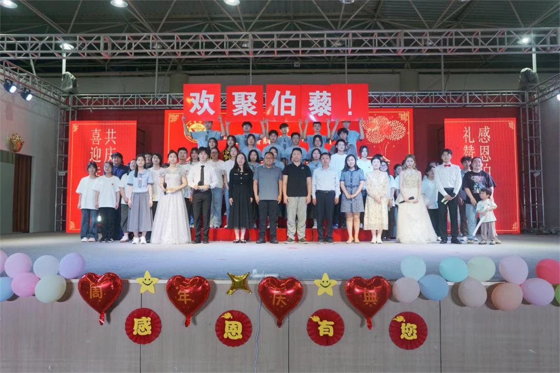 合影(1)(1).jpg