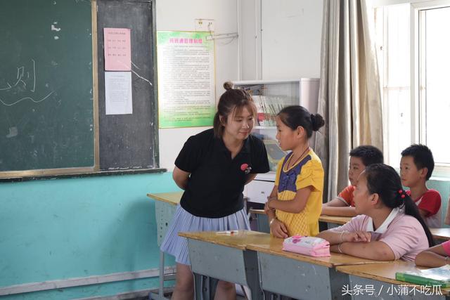 洒藜辉于青青嫰木，传伯爱成巍巍栋梁