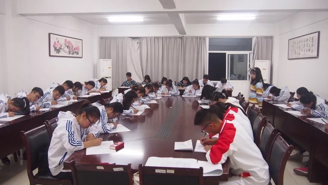 1541256910275028806.jpg IMG_5987.jpg