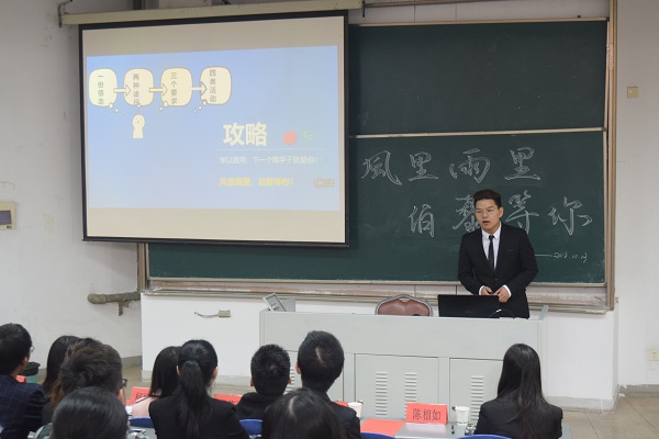 1539696493960032959.jpg 理事团进行社团宣讲.jpg