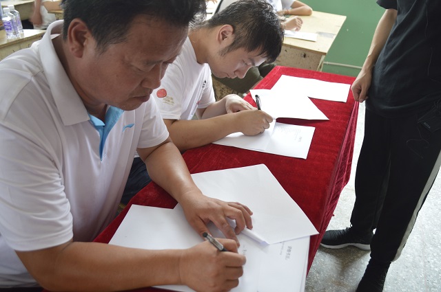 1533042167032079428.jpg 图书捐赠签字仪式.jpg