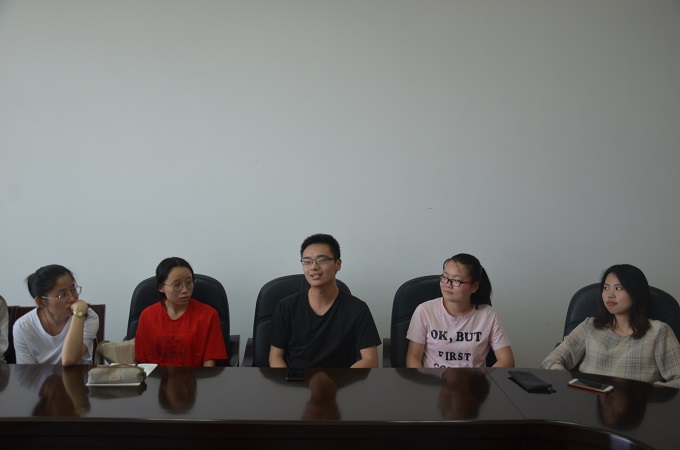 1529148032979056583.jpg 陶学子座谈会3陶学子发言.jpg