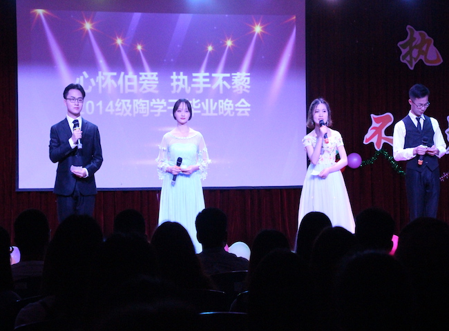 1527254485245009972.jpg 主持人.jpg