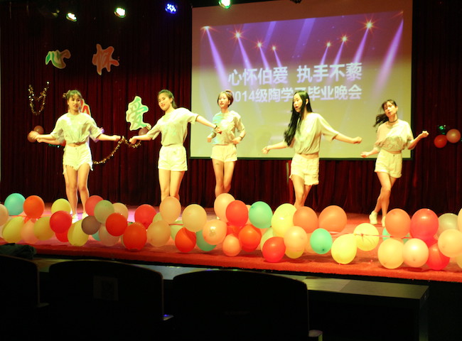 1527254458854089542.jpg 开场舞.jpg