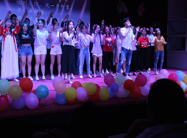 1527254595552080412.jpg 大合唱.jpg