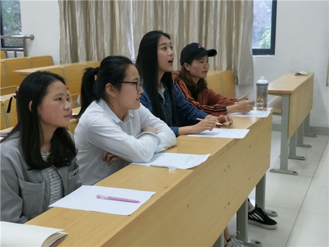 1525775406616067012.jpg 四位评委.jpg