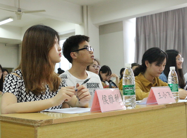 1525243693883031494.jpg 评委.jpg