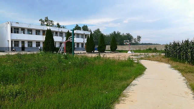 1502280241466046095.jpg 图二:校园环境.jpg