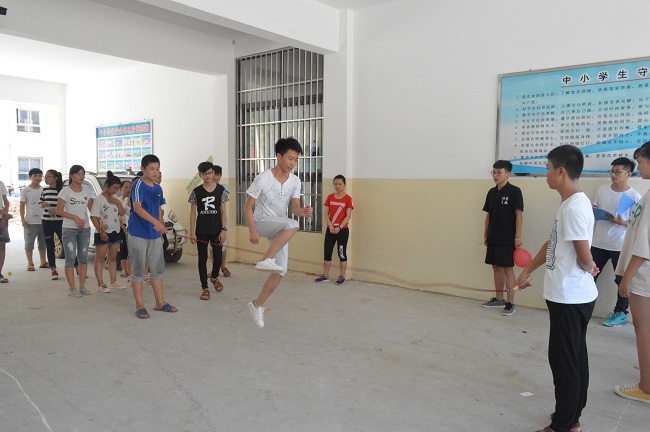 小选手们在跳绳 (2).jpg