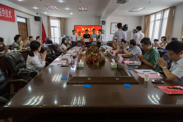 1496749303975095701.jpg 格式工厂签约仪式伯藜之星颁奖.jpg