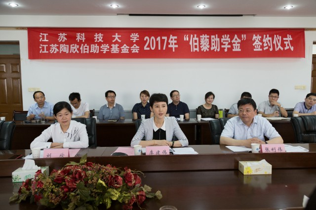 1496748831933071891.jpg 格式工厂签约仪式1.jpg