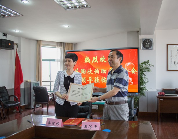 1496749521245082468.jpg 格式工厂签约仪式签字完毕.jpg