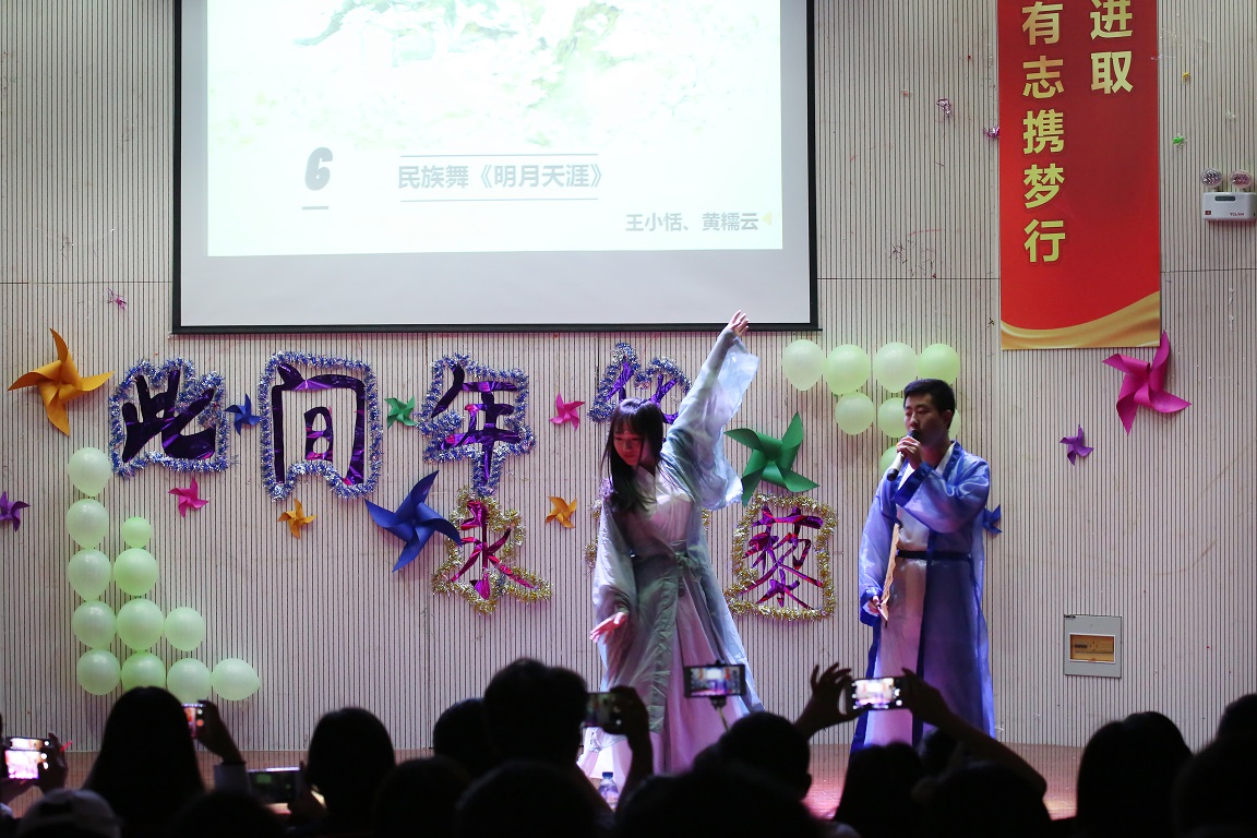 1495692683576099510.jpg 1D5A2982.jpg