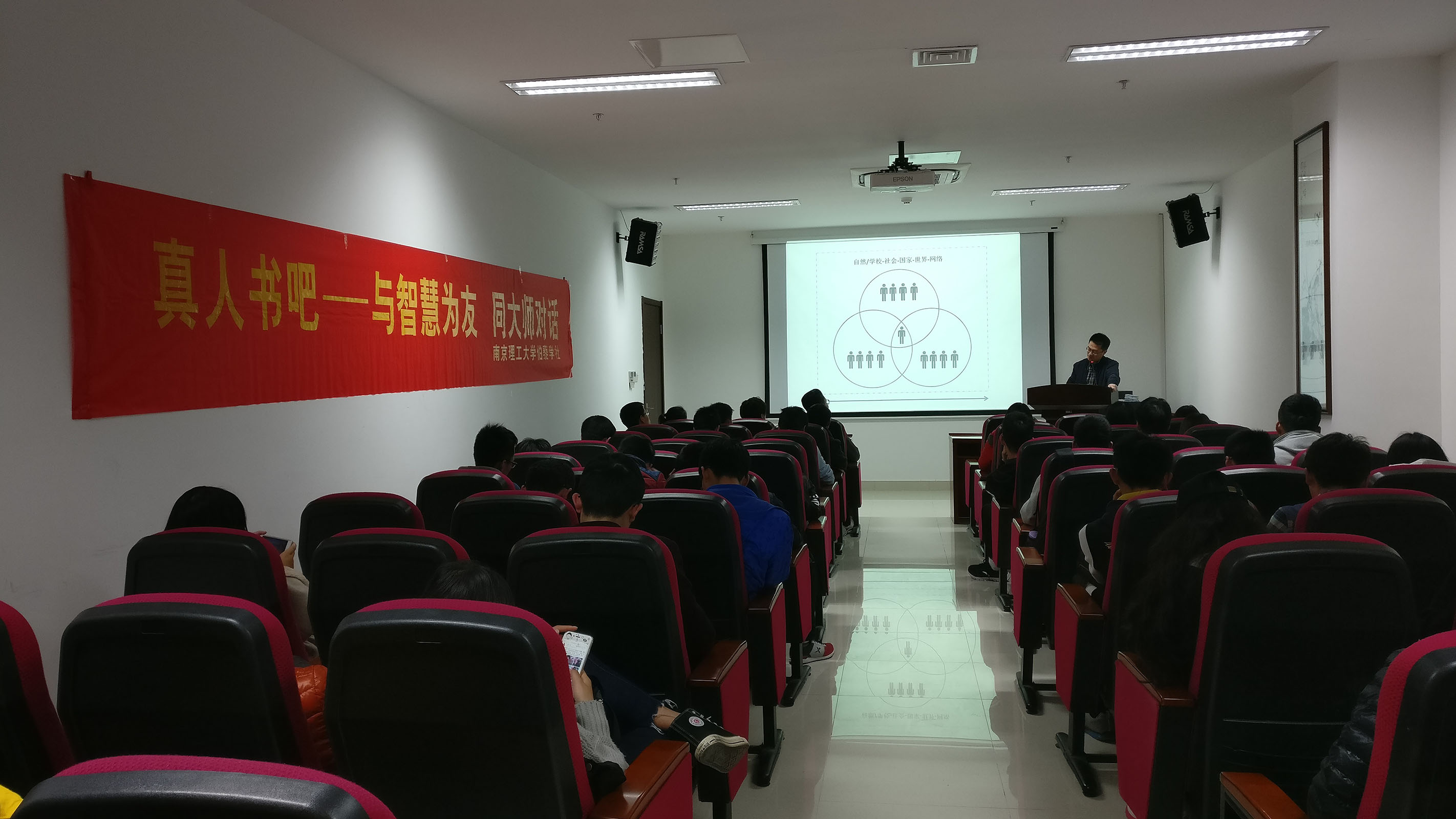 1489456234320098944.jpg 15.jpg